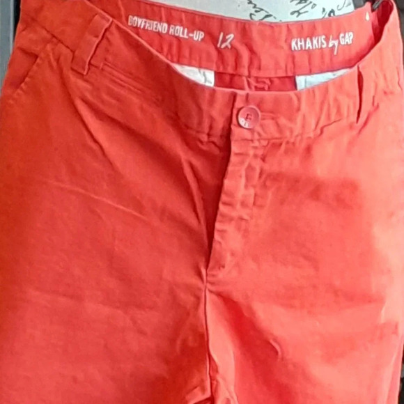 Khakis by Gap Boyfriend Roll-Up Shorts NWOT - Picture 3 of 5